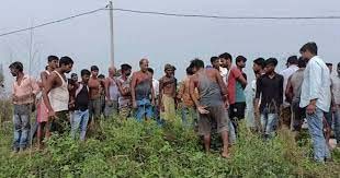 पत्नी-बेटी का सिर काटकर सेल्फी ली....! पत्नी-बेटी का सिर काटकर सेल्फी ली....!