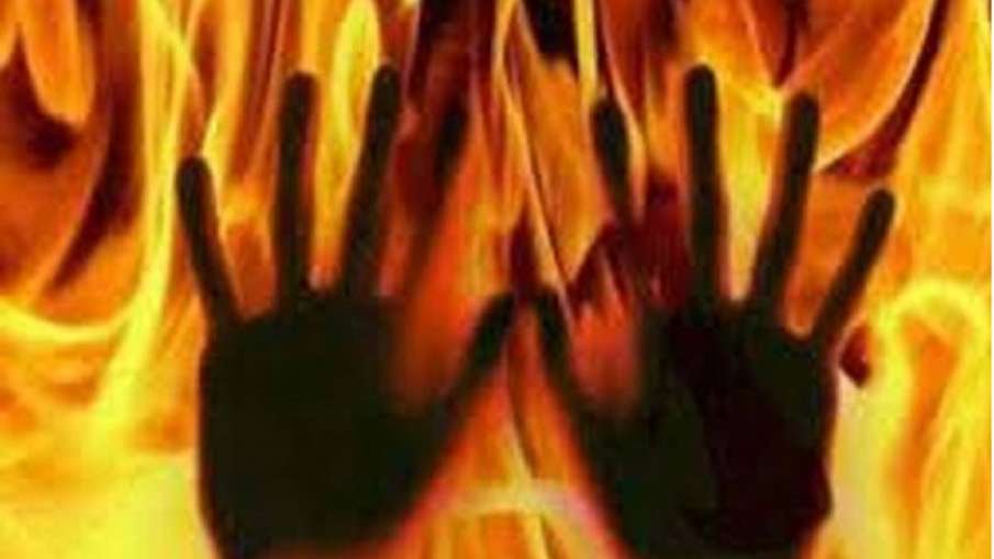 रुपयों के विवाद में रिश्तेदारों ने महिला को जलाया !! मौत रुपयों के विवाद में रिश्तेदारों ने महिला को जलाया !! मौत