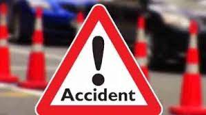 एंबुलेंस-मोटरसाइकिल की टक्कर में दो लोगों की मौत, तीन घायल एंबुलेंस-मोटरसाइकिल की टक्कर में दो लोगों की मौत, तीन घायल