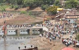 पत्थर बरसाने के लिए प्रसिद्ध गोटमार उत्सव में 150 से अधिक लोग घायल पत्थर बरसाने के लिए प्रसिद्ध गोटमार उत्सव में 150 से अधिक लोग घायल