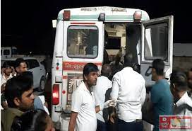 बाइक्स भिड़ीं, फिर बस 7 को रौंदते निकल गई, चार की मौत बाइक्स भिड़ीं, फिर बस 7 को रौंदते निकल गई, चार की मौत