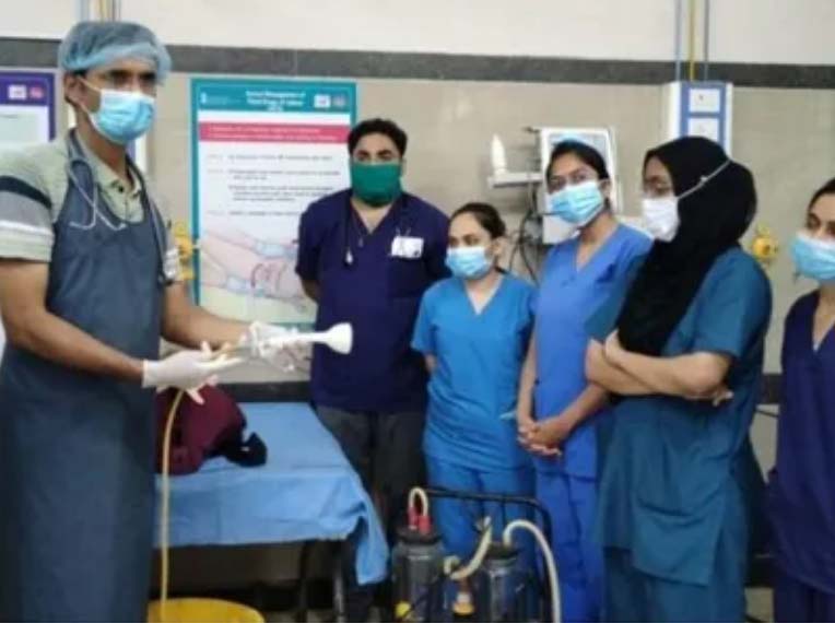 चिकित्सकों ने 'वैक्यूम पंप' की मदद से प्रसव प्रक्रिया पूरी की चिकित्सकों ने 'वैक्यूम पंप' की मदद से प्रसव प्रक्रिया पूरी की