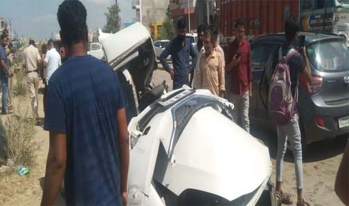 कार-ट्रक भिडंत में कार सवार तीन छात्रों की मौत कार-ट्रक भिडंत में कार सवार तीन छात्रों की मौत