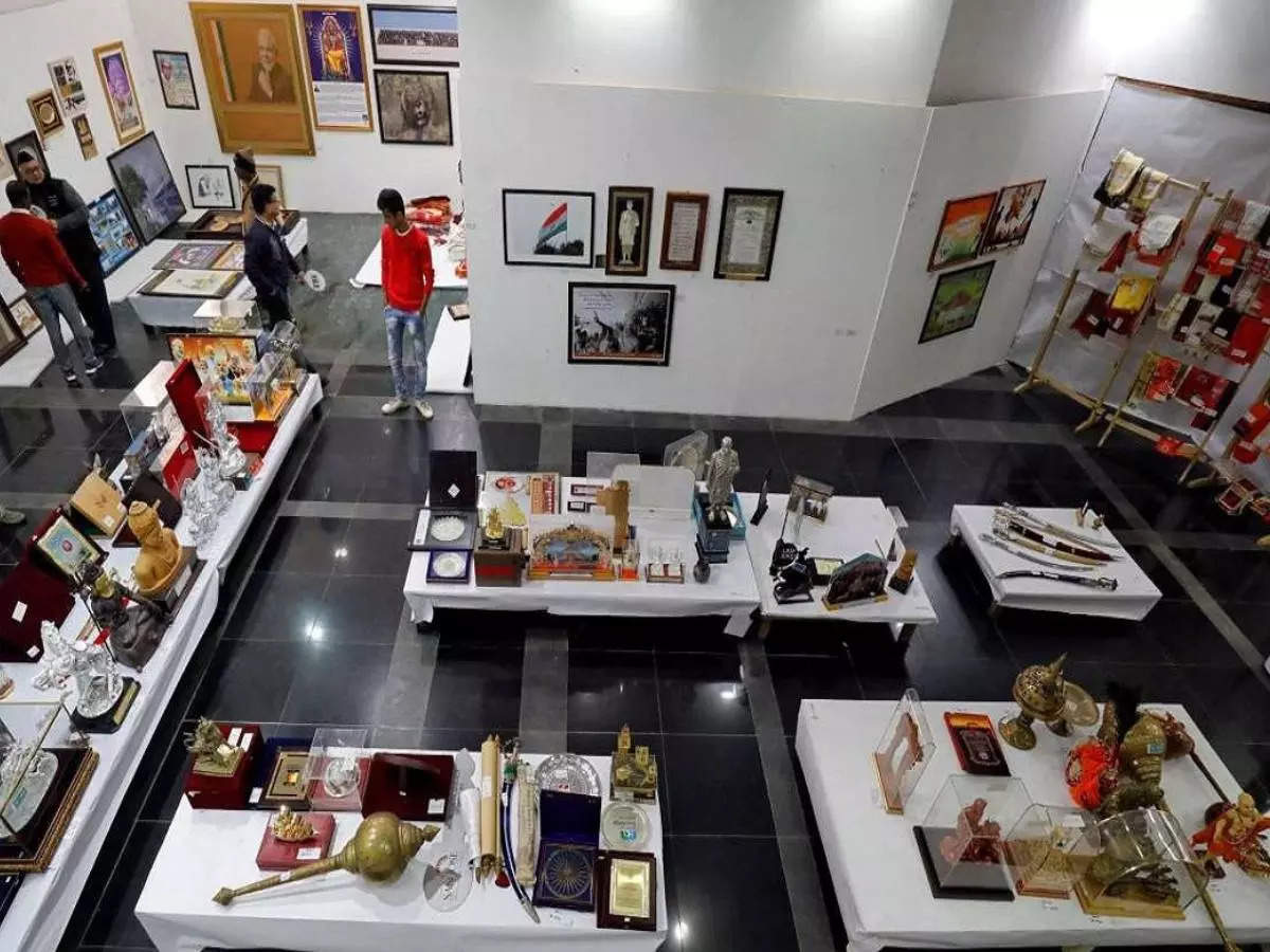 प्रधानमंत्री मोदी को मिले 1,200 से अधिक उपहारों की नीलामी शुरू प्रधानमंत्री मोदी को मिले 1,200 से अधिक उपहारों की नीलामी शुरू