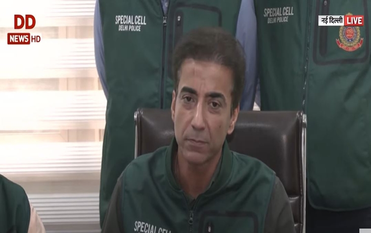 मुंबई के नावा शेवा बंदरगाह पर कंटेनर से 22 टन हेरोइन जब्त मुंबई के नावा शेवा बंदरगाह पर कंटेनर से 22 टन हेरोइन जब्त