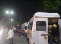 घाटी में बस और ट्रक की टक्कर, चार की मौत, 35 घायल घाटी में बस और ट्रक की टक्कर, चार की मौत, 35 घायल