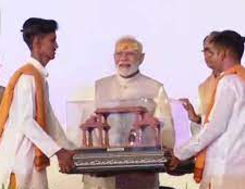 उज्जैन में प्रधानमंत्री को भेंट की गई महाकाल लोक के नंदी द्वार की प्रतिकृति: अधिकारी उज्जैन में प्रधानमंत्री को भेंट की गई महाकाल लोक के नंदी द्वार की प्रतिकृति: अधिकारी