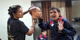 छेड़छाड़ की घटनाओं से परेशान शिक्षिका ने बालिकाओं को आत्मरक्षा के गुर सिखाने का बीड़ा उठाया छेड़छाड़ की घटनाओं से परेशान शिक्षिका ने बालिकाओं को आत्मरक्षा के गुर सिखाने का बीड़ा उठाया