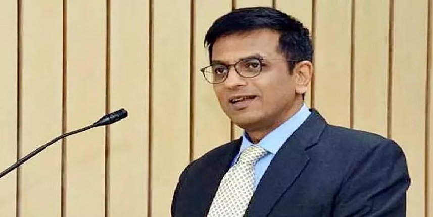 आपातकाल के दौरान अदालतों की स्वतंत्रता की निडर भावना ने लोकतंत्र को बचाया: प्रधान न्यायाधीश आपातकाल के दौरान अदालतों की स्वतंत्रता की निडर भावना ने लोकतंत्र को बचाया: प्रधान न्यायाधीश