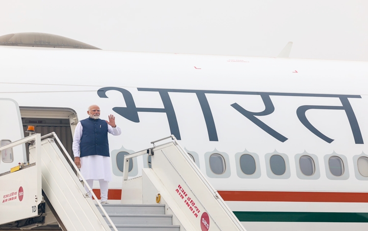 प्रधानमंत्री नरेंद्र मोदी संयुक्त अरब अमीरात और क़तर की तीन-दिवसीय यात्रा पर हुए रवाना प्रधानमंत्री नरेंद्र मोदी संयुक्त अरब अमीरात और क़तर की तीन-दिवसीय यात्रा पर हुए रवाना