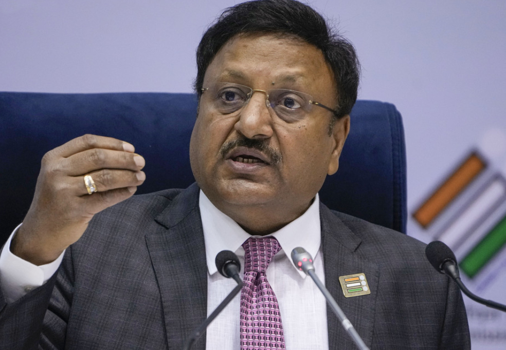 ईवीएम से जुड़े सवाल पर सीईसी का कटाक्ष: अधूरी हसरतों का इल्जाम हम पर लगाना ठीक नहीं... ईवीएम से जुड़े सवाल पर सीईसी का कटाक्ष: अधूरी हसरतों का इल्जाम हम पर लगाना ठीक नहीं...