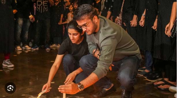 कोलकाता चिकित्सक दुष्कर्म-हत्या मामला: सौरभ गांगुली ने मोमबत्ती जलाकर विरोध-प्रदर्शन में हिस्सा लिया कोलकाता चिकित्सक दुष्कर्म-हत्या मामला: सौरभ गांगुली ने मोमबत्ती जलाकर विरोध-प्रदर्शन में हिस्सा लिया