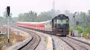 रेल पटरी पर रखे गए छोटे पत्थर, लेकिन ट्रेन सकुशल गुजर गई रेल पटरी पर रखे गए छोटे पत्थर, लेकिन ट्रेन सकुशल गुजर गई