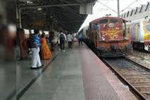 मध्य रेलवे ने सात महीनों में 861 गुमशुदा बच्चों को उनके माता-पिता से मिलाया मध्य रेलवे ने सात महीनों में 861 गुमशुदा बच्चों को उनके माता-पिता से मिलाया