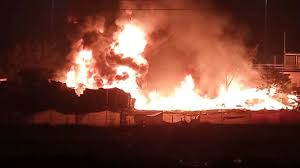 घर में आग लगने के बाद दम घुटने से छह लोगों की मौत घर में आग लगने के बाद दम घुटने से छह लोगों की मौत