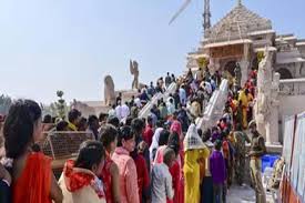नववर्ष पर अयोध्या के राम मंदिर में उमड़ी श्रद्धालुओं की भीड़ नववर्ष पर अयोध्या के राम मंदिर में उमड़ी श्रद्धालुओं की भीड़