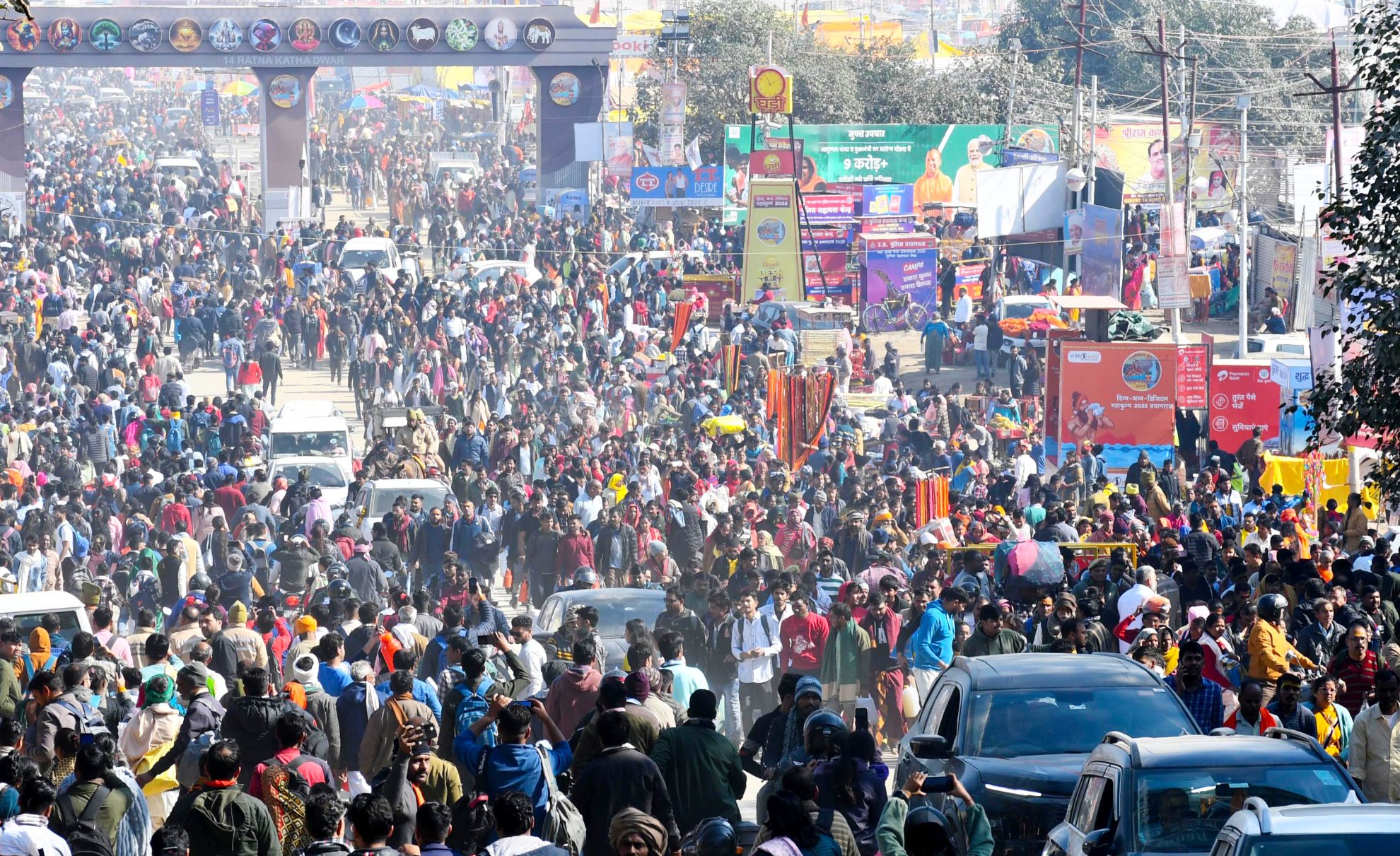 महाकुंभ भगदड़ के बाद यूपी सरकार का फैसला, मेला क्षेत्र नो व्हीकल जोन घोषित, वीवीआईपी पास भी किए गए रद्द महाकुंभ भगदड़ के बाद यूपी सरकार का फैसला, मेला क्षेत्र नो व्हीकल जोन घोषित, वीवीआईपी पास भी किए गए रद्द