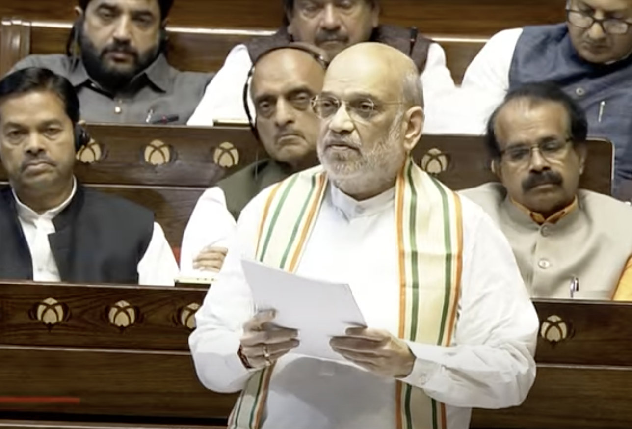 राज्यसभा में गृह मंत्री अमित शाह ने 370 और जम्मू-कश्मीर पर दिया बयान, कहा-सरकार न आतंकवाद को सह सकती है और न ही आतंकवादियों को राज्यसभा में गृह मंत्री अमित शाह ने 370 और जम्मू-कश्मीर पर दिया बयान, कहा-सरकार न आतंकवाद को सह सकती है और न ही आतंकवादियों को