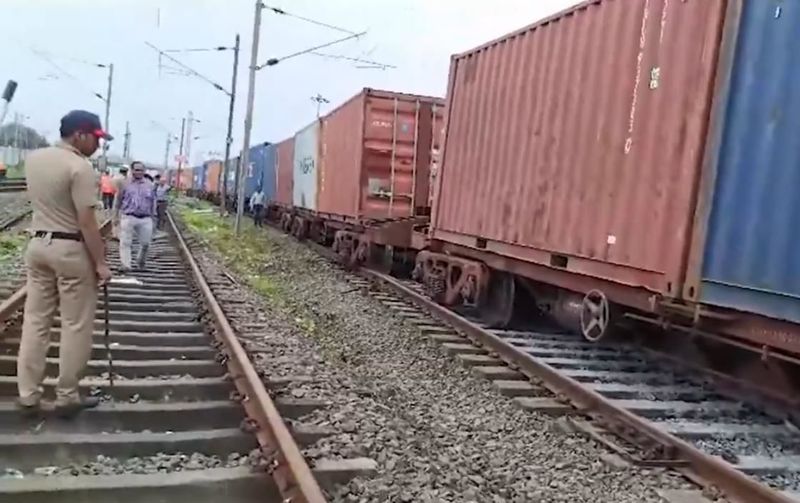 चेन्नई के पास खाली माल डिब्बे पटरी से उतरे चेन्नई के पास खाली माल डिब्बे पटरी से उतरे