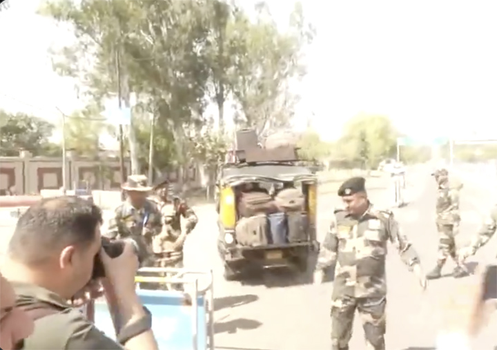 भारत ने पहलगाम आतंकी हमले को लेकर अटारी-वाघा बॉर्डर से वापस लौटाए पाकिस्तानी नागरिक भारत ने पहलगाम आतंकी हमले को लेकर अटारी-वाघा बॉर्डर से वापस लौटाए पाकिस्तानी नागरिक