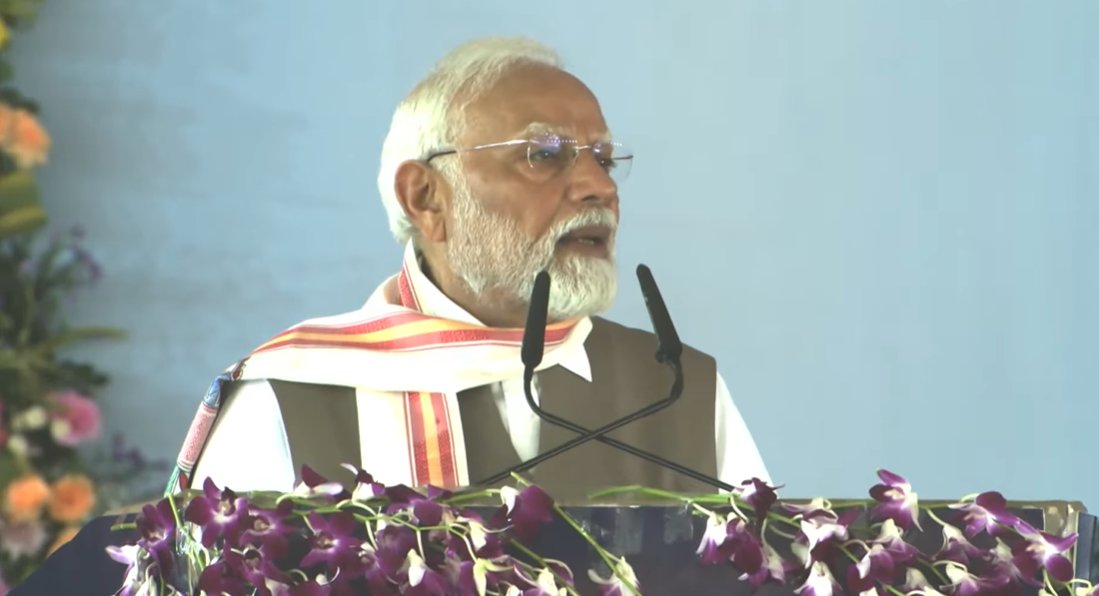 आतंक का फन अगर उठा तो भारत उसे बिल से खींचकर कुचल देगा: पीएम मोदी आतंक का फन अगर उठा तो भारत उसे बिल से खींचकर कुचल देगा: पीएम मोदी