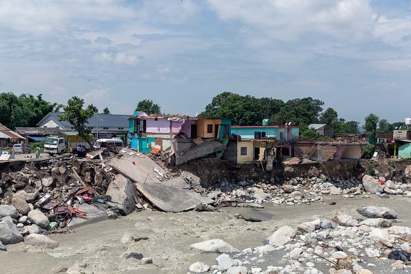 केंद्र ने हिमाचल प्रदेश को बाढ़ और भूस्खलन से उबरने के लिए 2,006 करोड़ रुपए किए मंजूर केंद्र ने हिमाचल प्रदेश को बाढ़ और भूस्खलन से उबरने के लिए 2,006 करोड़ रुपए किए मंजूर