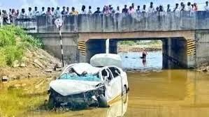भीषण कार हादसे में खत्म हो गए दो परिवार; सात लोगों की मौत भीषण कार हादसे में खत्म हो गए दो परिवार; सात लोगों की मौत