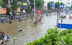 कोलकाता में मूसलाधार बारिश से जनजीवन ठप, करंट लगने से सात लोगों की मौत कोलकाता में मूसलाधार बारिश से जनजीवन ठप, करंट लगने से सात लोगों की मौत