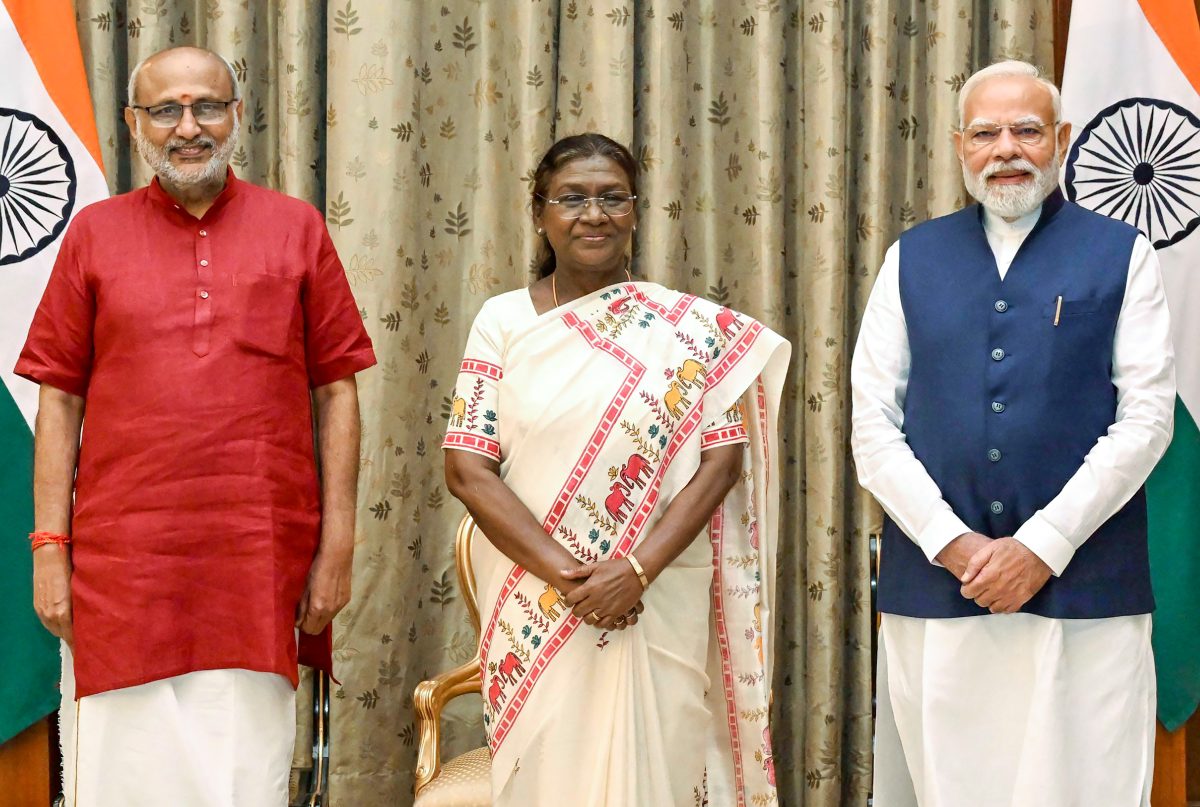 विजयादशमी पर राष्ट्रपति मुर्मु, उपराष्ट्रपति राधाकृष्णन और प्रधानमंत्री मोदी ने देशवासियों को दीं शुभकामनाएं विजयादशमी पर राष्ट्रपति मुर्मु, उपराष्ट्रपति राधाकृष्णन और प्रधानमंत्री मोदी ने देशवासियों को दीं शुभकामनाएं