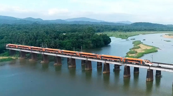 केरल को मिली तीसरी वंदे भारत एक्सप्रेस, एर्नाकुलम-बेंगलुरु ट्रेन सेवा को मंजूरी, नवंबर के मध्य तक शुरू होगी यात्रा केरल को मिली तीसरी वंदे भारत एक्सप्रेस, एर्नाकुलम-बेंगलुरु ट्रेन सेवा को मंजूरी, नवंबर के मध्य तक शुरू होगी यात्रा