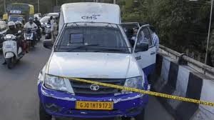 आरबीआई अधिकारी बनकर एटीएम कैश वैन को रोका, सात करोड़ रुपये लेकर हुए फरार आरबीआई अधिकारी बनकर एटीएम कैश वैन को रोका, सात करोड़ रुपये लेकर हुए फरार