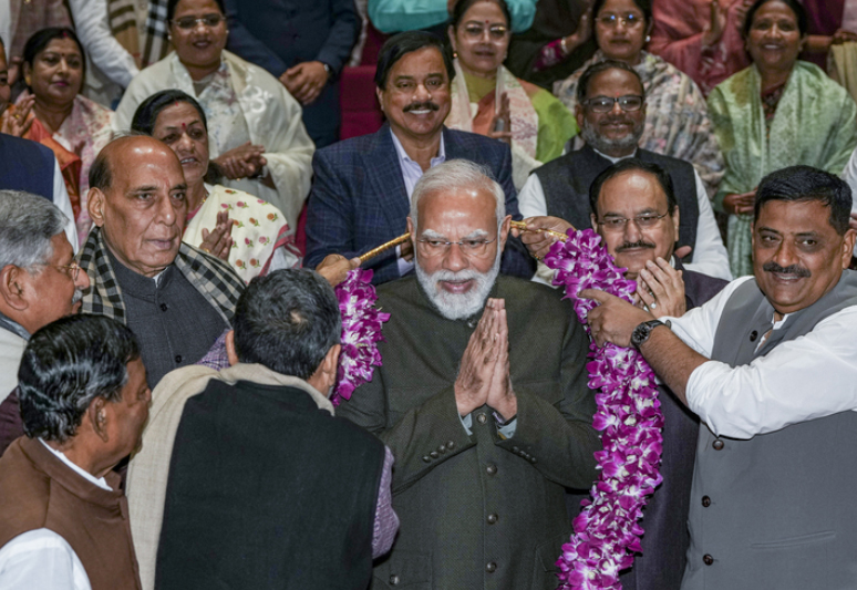 कानून लोगों की सुविधा के लिए होने चाहिए, असुविधा के लिए नहीं: प्रधानमंत्री ने राजग सांसदों से कहा कानून लोगों की सुविधा के लिए होने चाहिए, असुविधा के लिए नहीं: प्रधानमंत्री ने राजग सांसदों से कहा