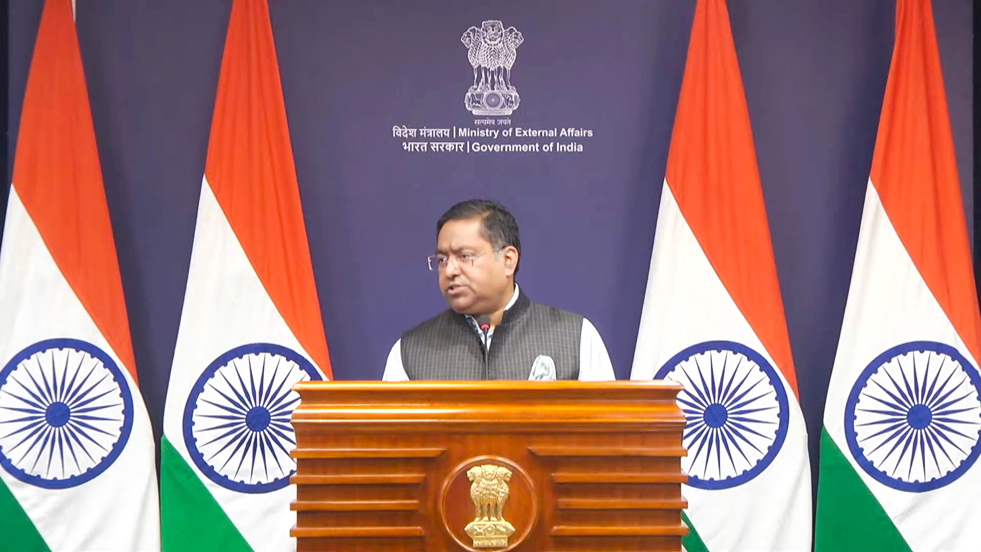 वेनेजुएला में हालात को लेकर भारत ने जताई चिंता, बातचीत के जरिए मामले को सुलझाने की अपील वेनेजुएला में हालात को लेकर भारत ने जताई चिंता, बातचीत के जरिए मामले को सुलझाने की अपील