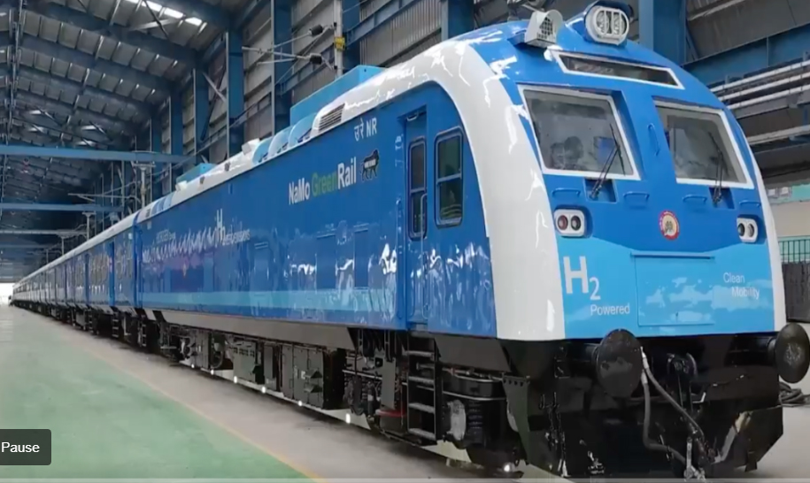देश की पहली हाइड्रोजन ट्रेन बन कर तैयार, पटरी पर उतारने से पहले शुरू किए गए अंतिम परीक्षण देश की पहली हाइड्रोजन ट्रेन बन कर तैयार, पटरी पर उतारने से पहले शुरू किए गए अंतिम परीक्षण