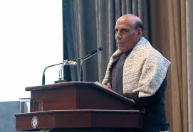 तेजी से निर्णय लेते हुए प्रौद्योगिकी को लागू करने वाला देश ही आगे रहता है : राजनाथ तेजी से निर्णय लेते हुए प्रौद्योगिकी को लागू करने वाला देश ही आगे रहता है : राजनाथ