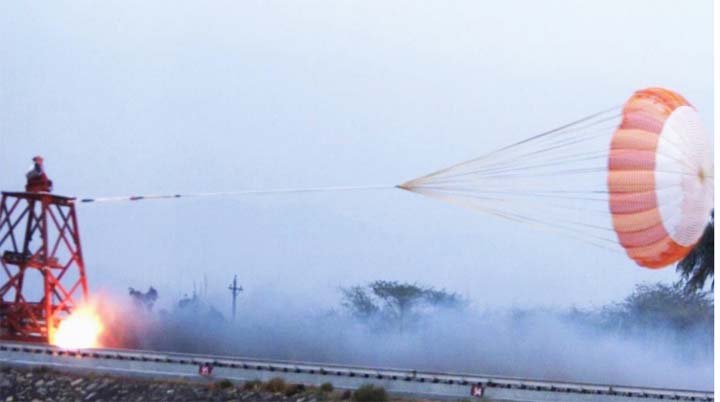 गगनयान मिशन की तैयारियों को मजबूती, ड्रोग पैराशूट टेस्ट सफल गगनयान मिशन की तैयारियों को मजबूती, ड्रोग पैराशूट टेस्ट सफल