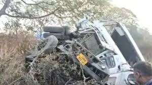 सड़क हादसे में पांच पुलिसकर्मियों की मौत, मुख्यमंत्री ने अनुग्रह राशि की घोषणा की सड़क हादसे में पांच पुलिसकर्मियों की मौत, मुख्यमंत्री ने अनुग्रह राशि की घोषणा की