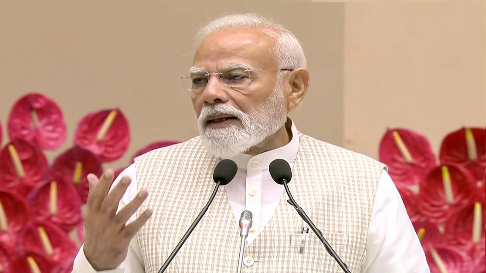 महिला नेतृत्व से सिस्टम बनता है संवेदनशील : नारी शक्ति वंदन सम्मेलन में पीएम मोदी महिला नेतृत्व से सिस्टम बनता है संवेदनशील : नारी शक्ति वंदन सम्मेलन में पीएम मोदी