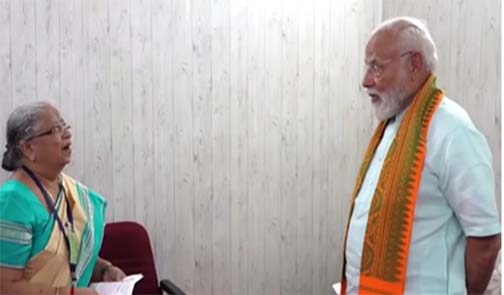 गिरिजा अम्मा के संकल्प को पीएम मोदी का सलाम, सैनिकों के लिए जुटाए 40 लाख रुपये गिरिजा अम्मा के संकल्प को पीएम मोदी का सलाम, सैनिकों के लिए जुटाए 40 लाख रुपये