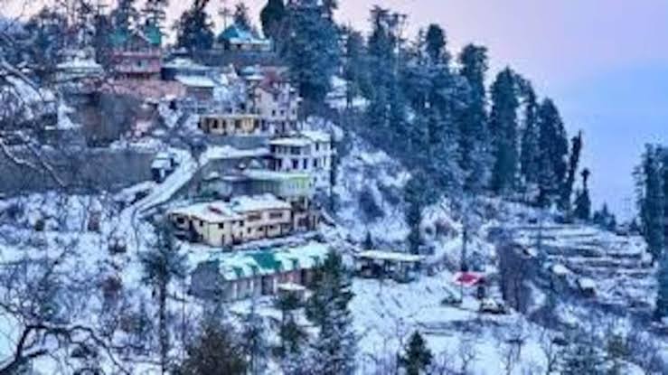 मानसून के सुहावने मौसम से शिमला की ओर खिंचे चले आ रहे पर्यटक मानसून के सुहावने मौसम से शिमला की ओर खिंचे चले आ रहे पर्यटक