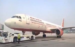  एअर इंडिया टैक्सीबोट से विमान को रनवे तक ले जाने वाली दुनिया की पहली एयल लाइन बनी