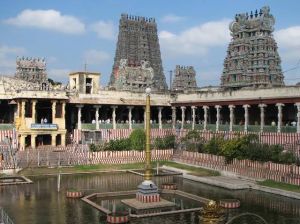 मीनाक्षी मंदिर में आज से लड्डु मुफ्त