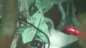 भीषण हादसे में 12 यात्रियों की मौत