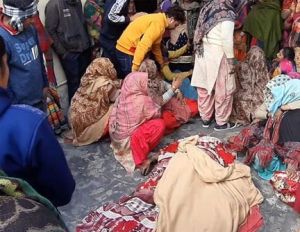 अंगीठी जलाकर सोया था परिवार, पति, पत्नी और बच्चे की दम घुटने से मौत अंगीठी जलाकर सोया था परिवार, पति, पत्नी और बच्चे की दम घुटने से मौत