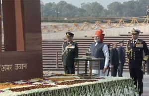  राष्ट्रीय युद्ध स्मारक पहुंचे पीएम मोदी