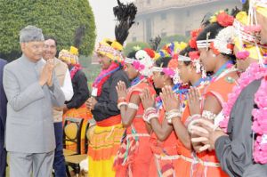 राष्ट्रपति कोविंद ने छत्तीसगढ़ के आदिवासी कलाकारों से की मुलाकात