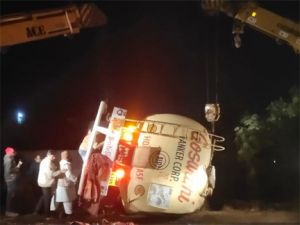 टैंकर ने ट्रेक्टर को मारी टक्कर, 5 की मौत, 15 घायल 