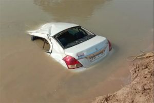 सड़क हादसे में दो महिलाओं और तीन बच्चों की मौत