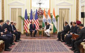 अमरीकी राष्ट्रपति और प्रधानमंत्री मोदी के बीच प्रतिनिधिमंडल स्तर की वार्ता की- तीन समझौतों पर हस्ताक्षर