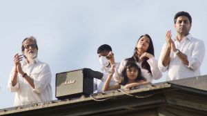  अमिताभ ने परिवार समेत बजाई ताली- घंटियां